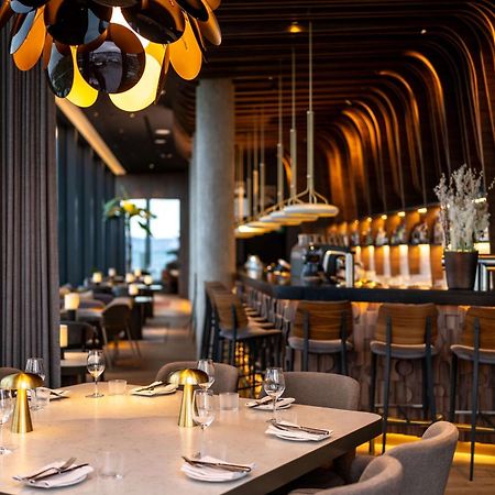 Radisson Blu Hotel At Porsche Design Tower Stoccarda Esterno foto