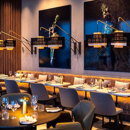 Radisson Blu Hotel At Porsche Design Tower Stoccarda Esterno foto