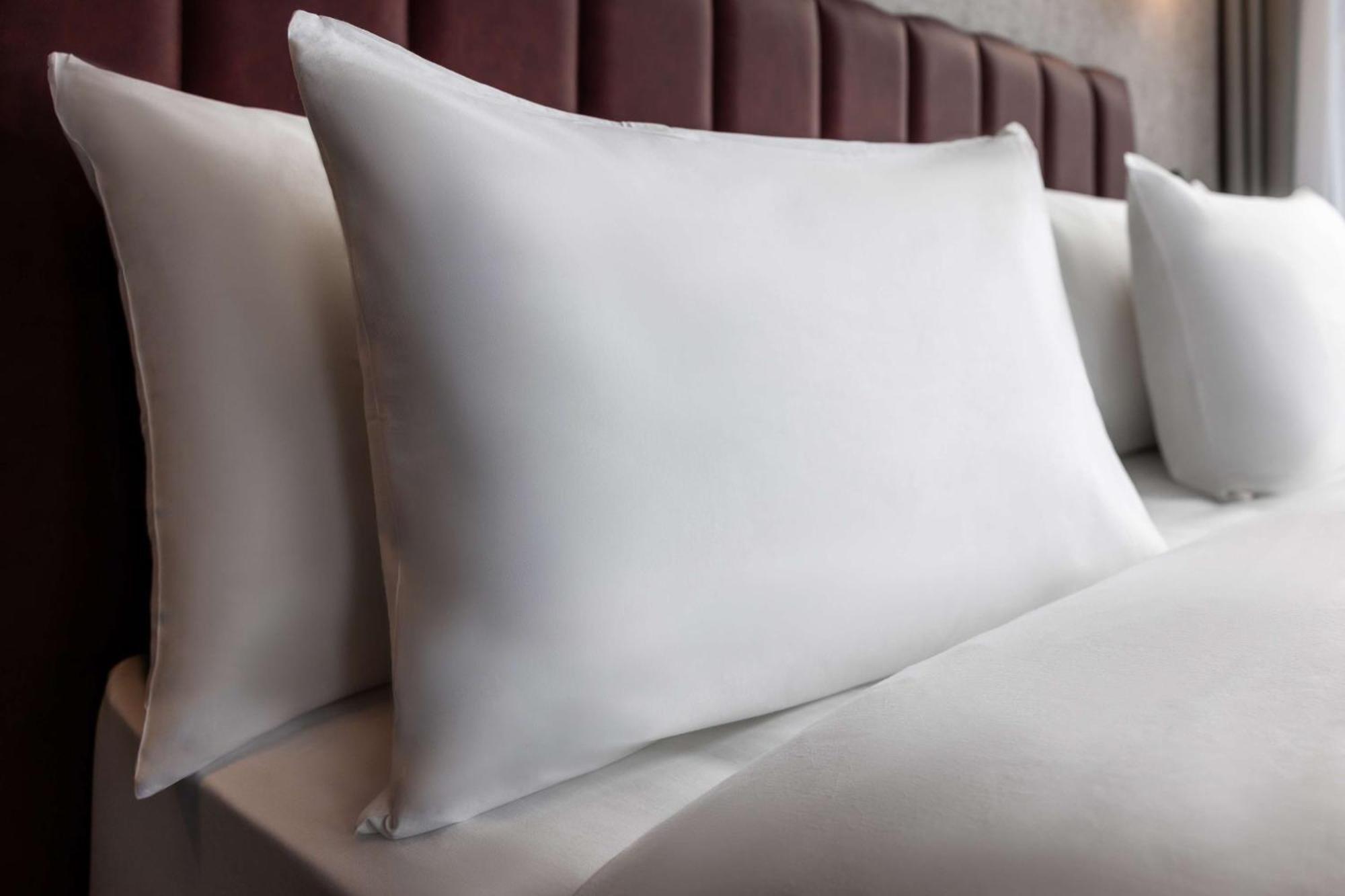Radisson Blu Hotel At Porsche Design Tower Stoccarda Esterno foto