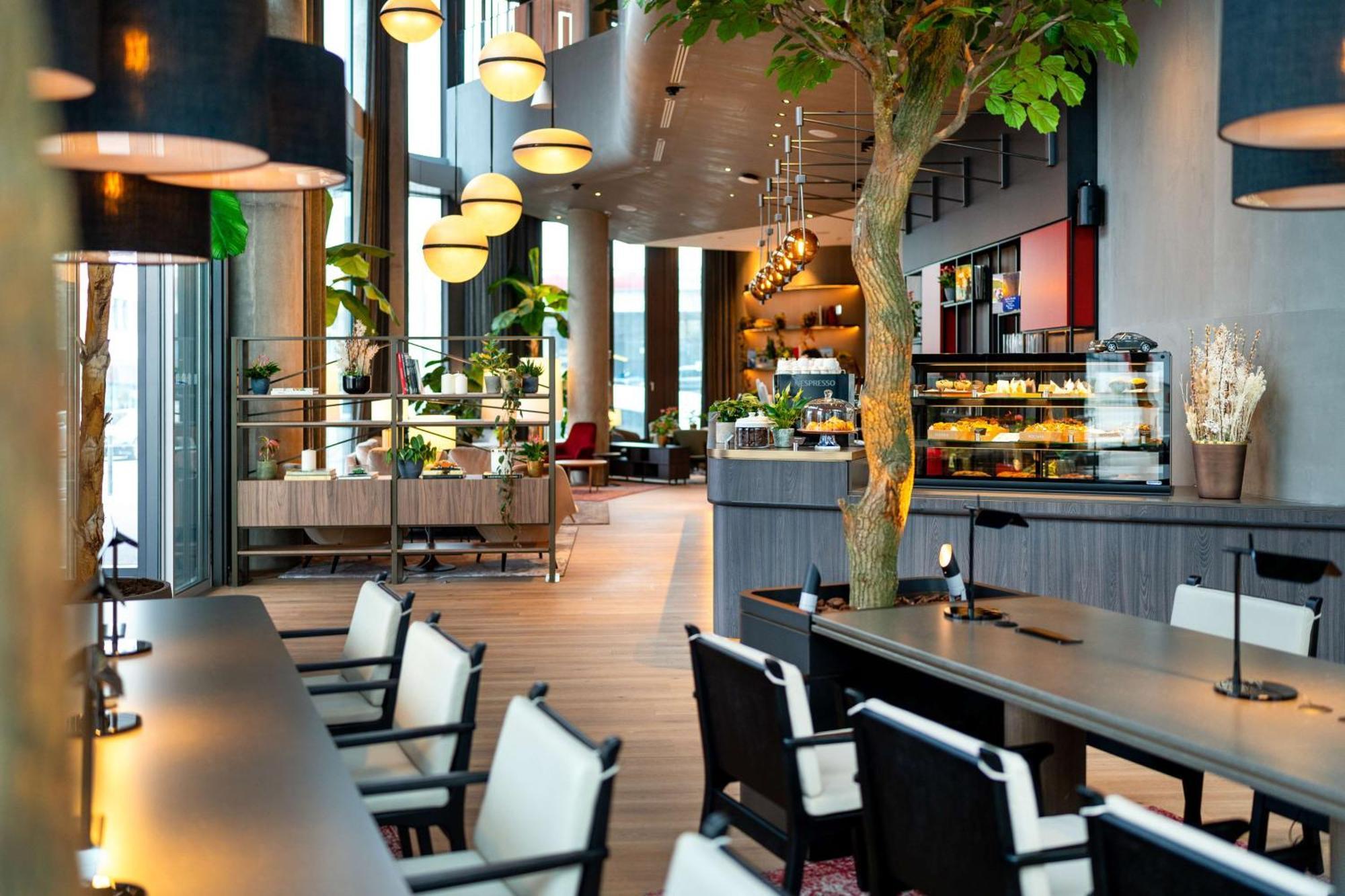 Radisson Blu Hotel At Porsche Design Tower Stoccarda Esterno foto