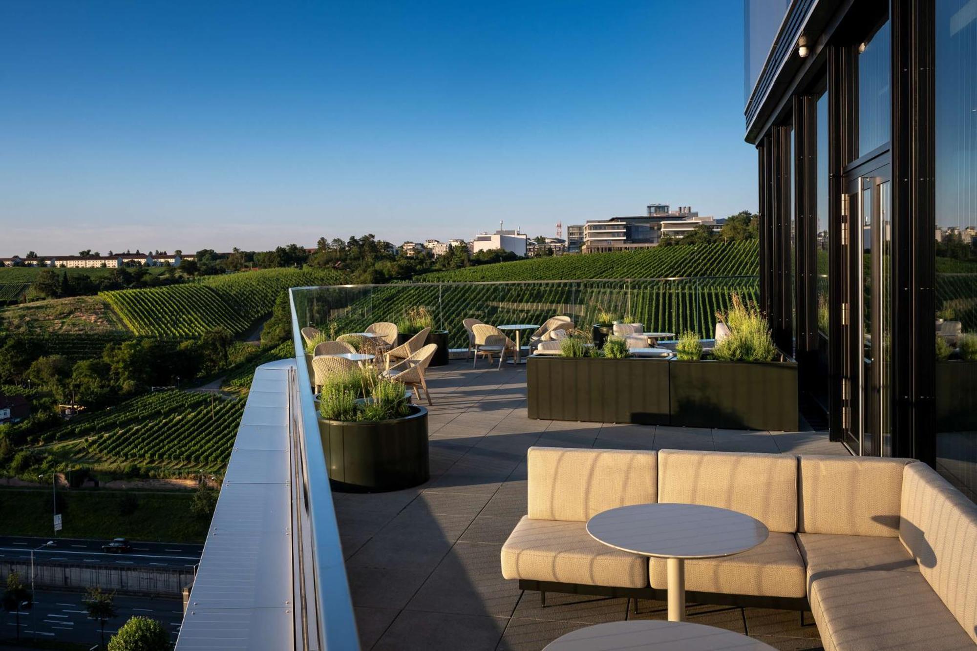 Radisson Blu Hotel At Porsche Design Tower Stoccarda Esterno foto