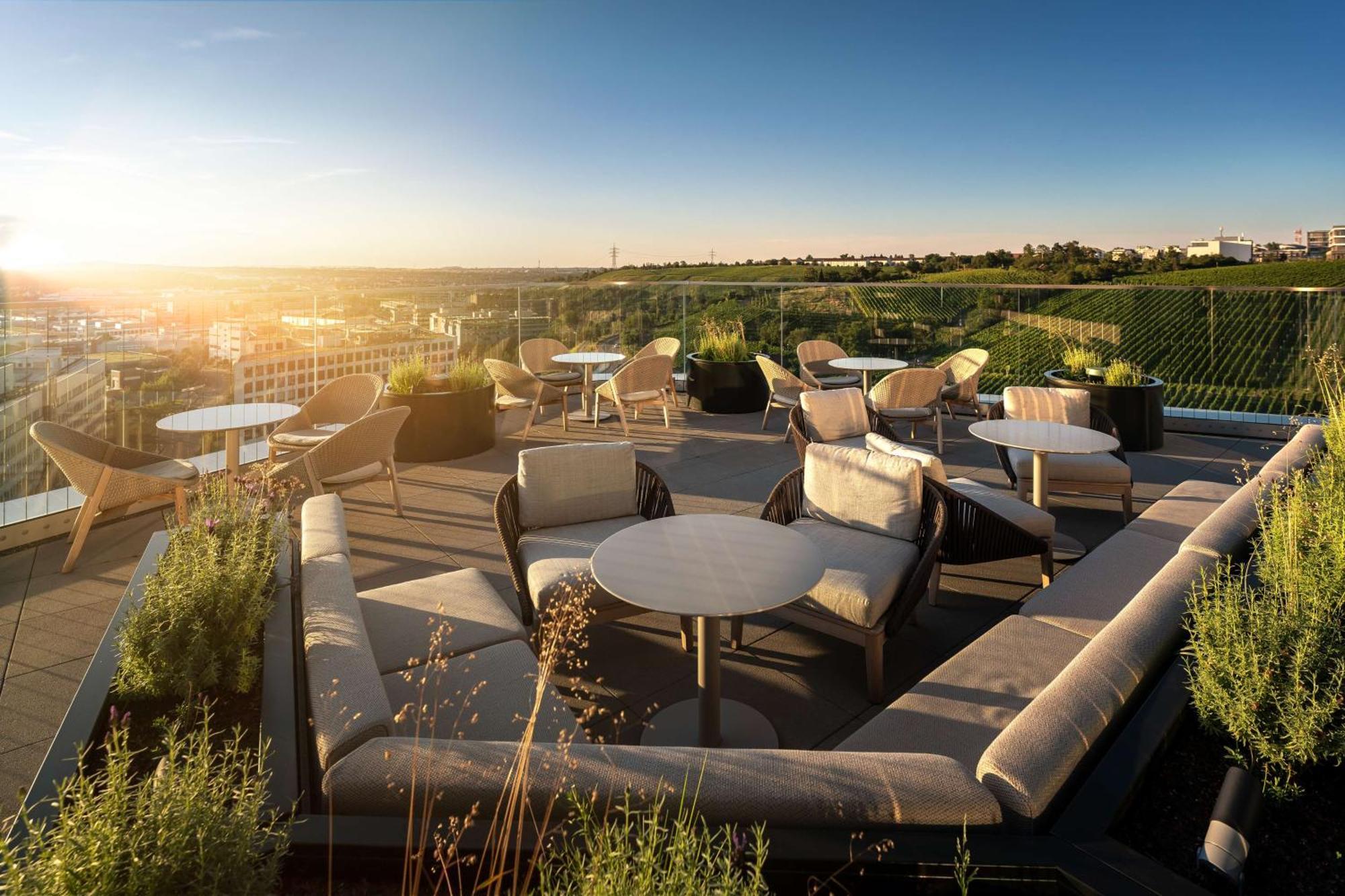 Radisson Blu Hotel At Porsche Design Tower Stoccarda Esterno foto