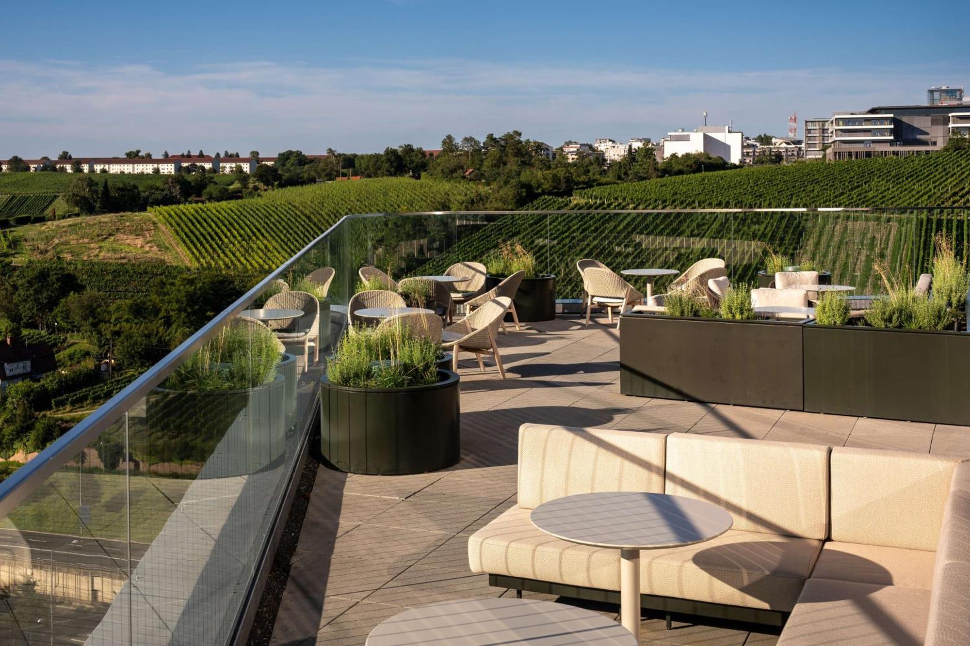Radisson Blu Hotel At Porsche Design Tower Stoccarda Esterno foto