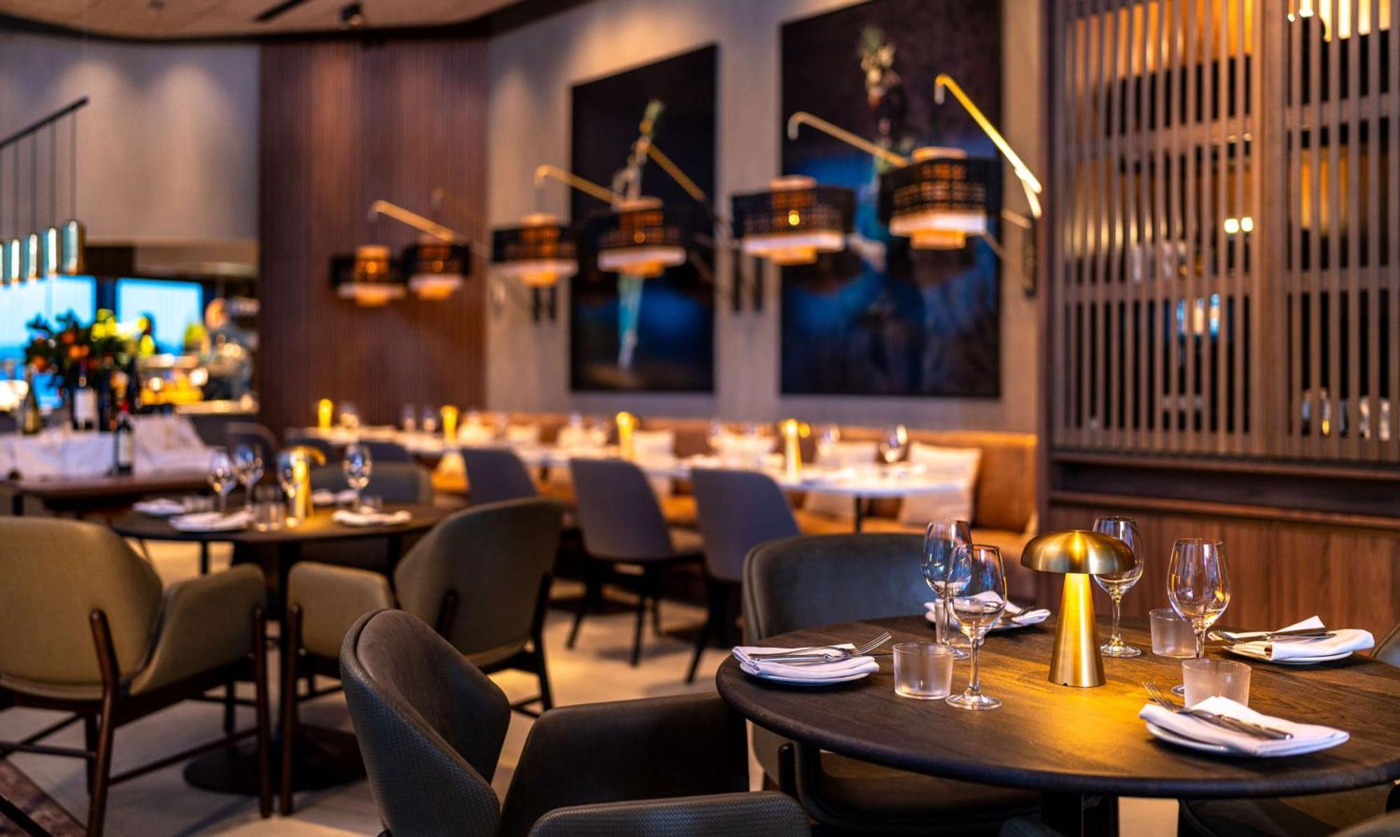 Radisson Blu Hotel At Porsche Design Tower Stoccarda Esterno foto