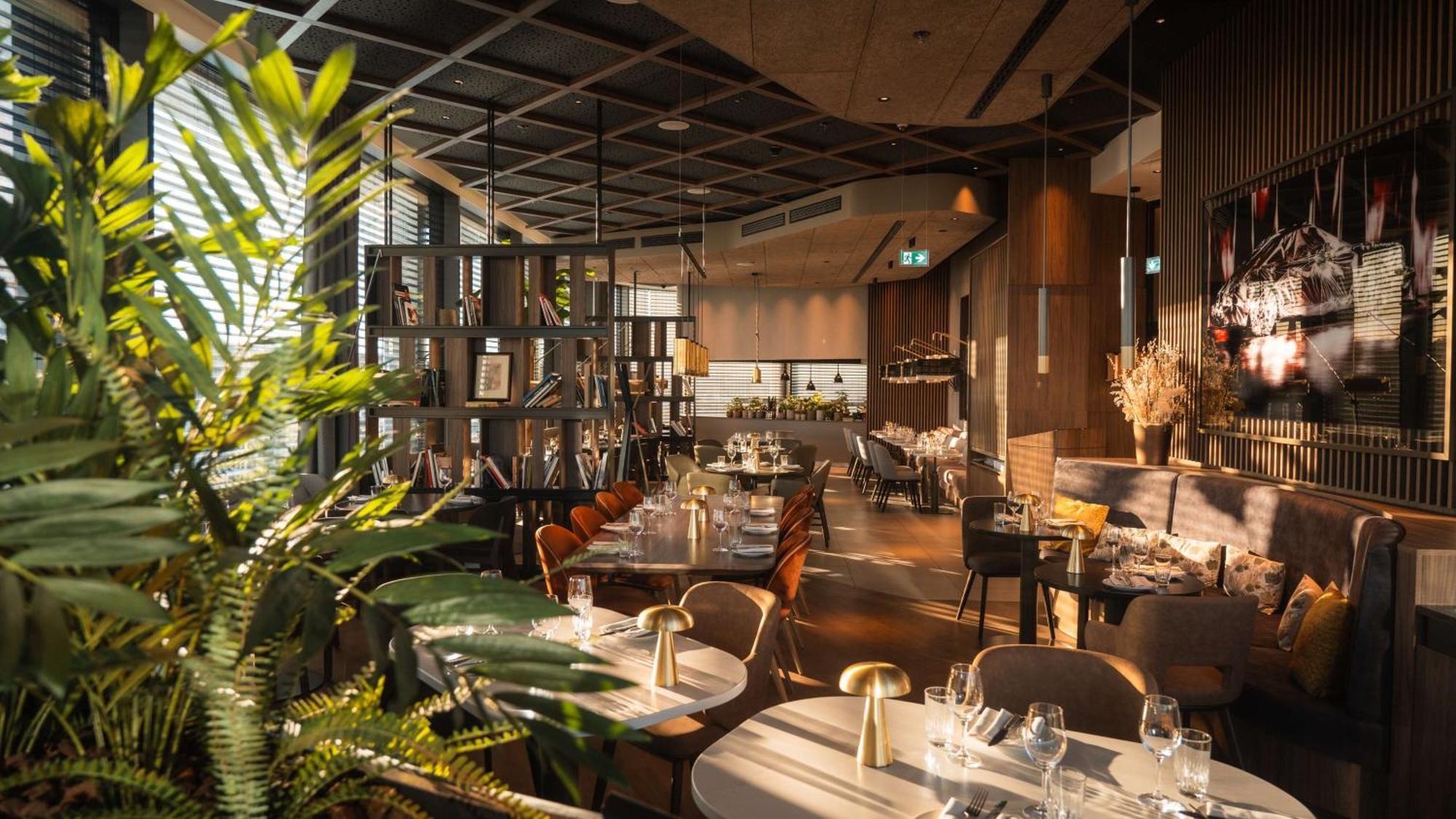 Radisson Blu Hotel At Porsche Design Tower Stoccarda Esterno foto