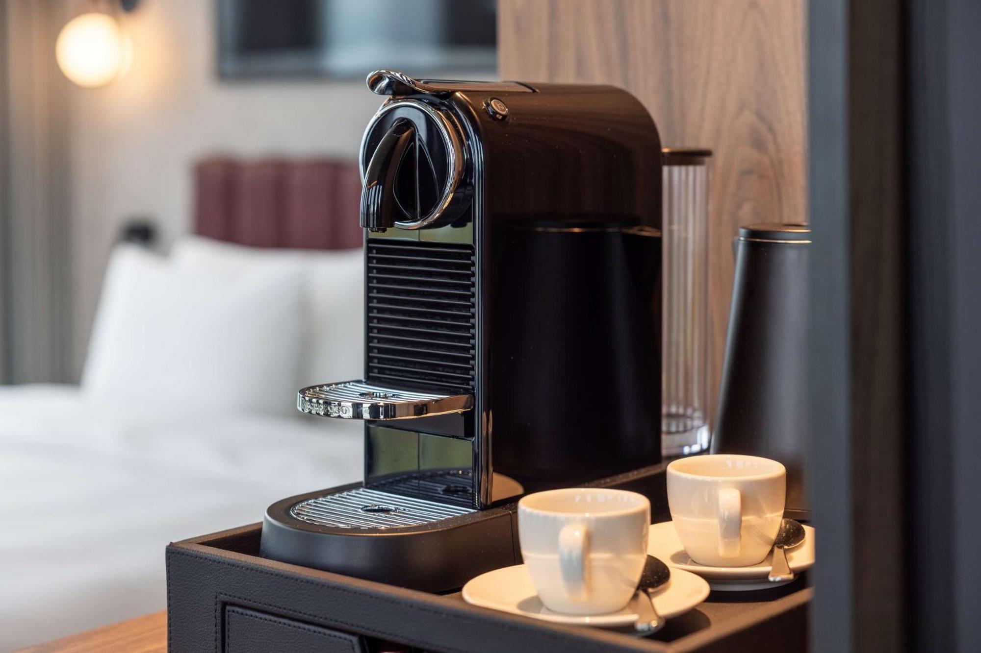 Radisson Blu Hotel At Porsche Design Tower Stoccarda Esterno foto