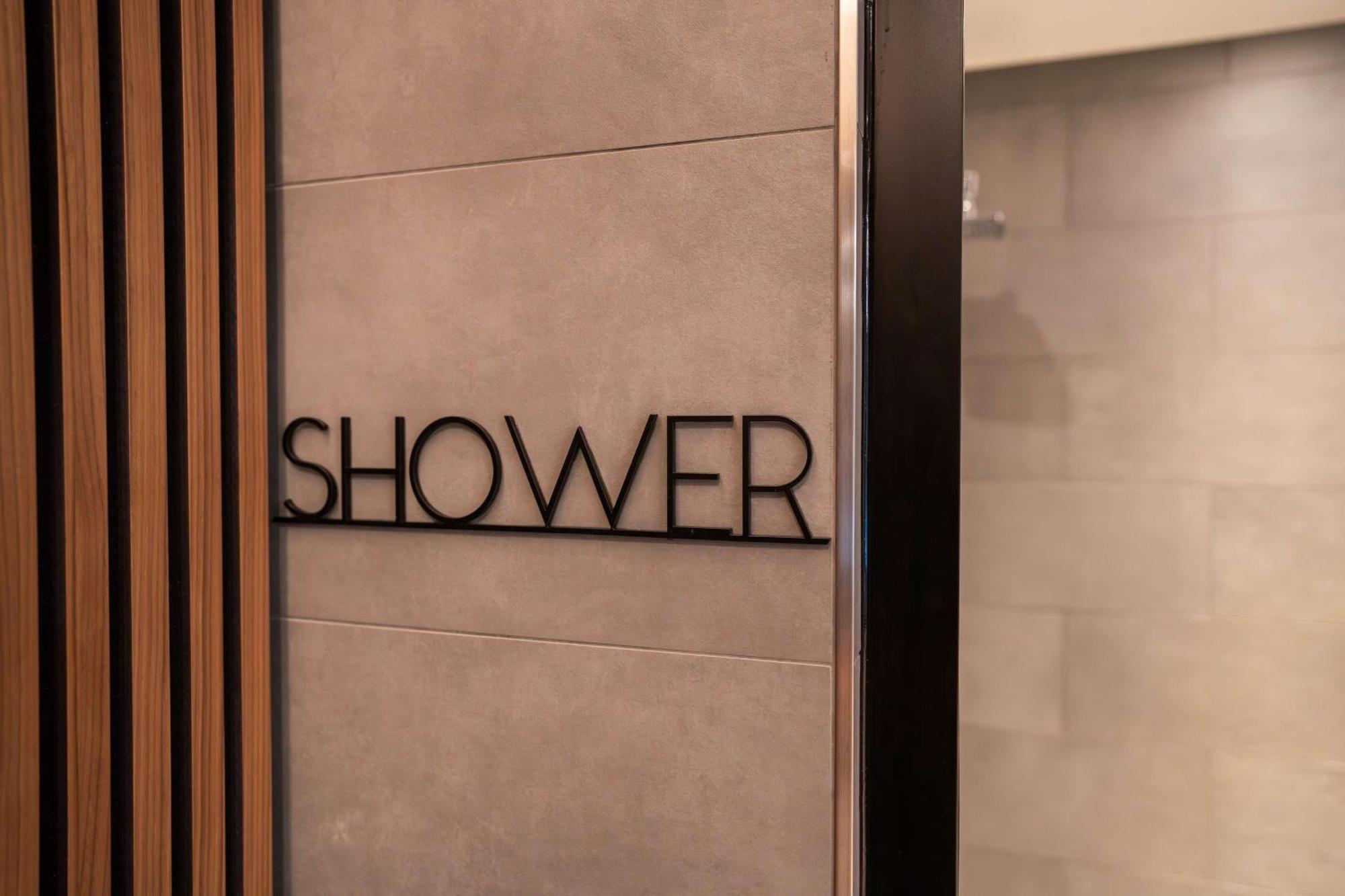 Radisson Blu Hotel At Porsche Design Tower Stoccarda Esterno foto
