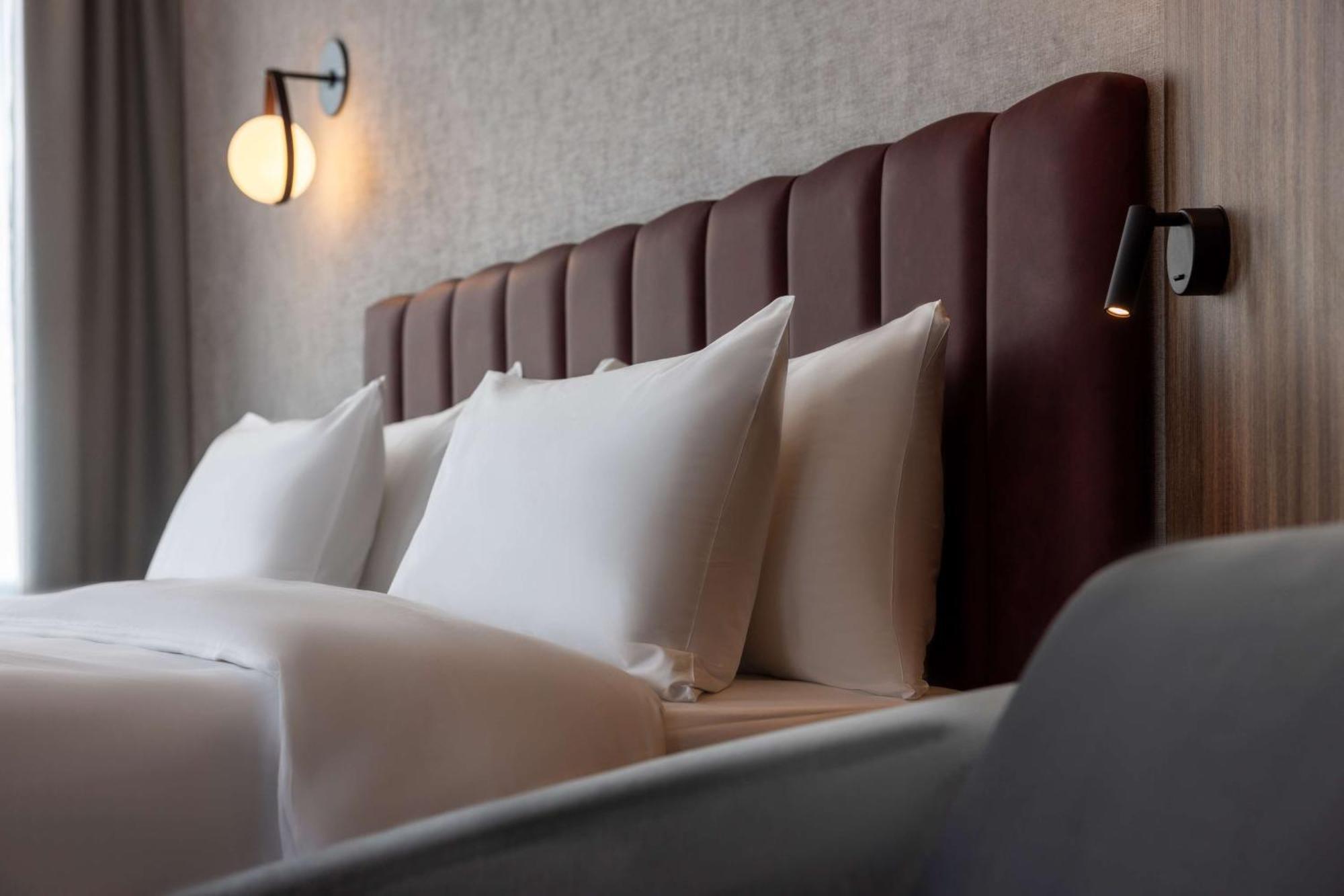 Radisson Blu Hotel At Porsche Design Tower Stoccarda Esterno foto