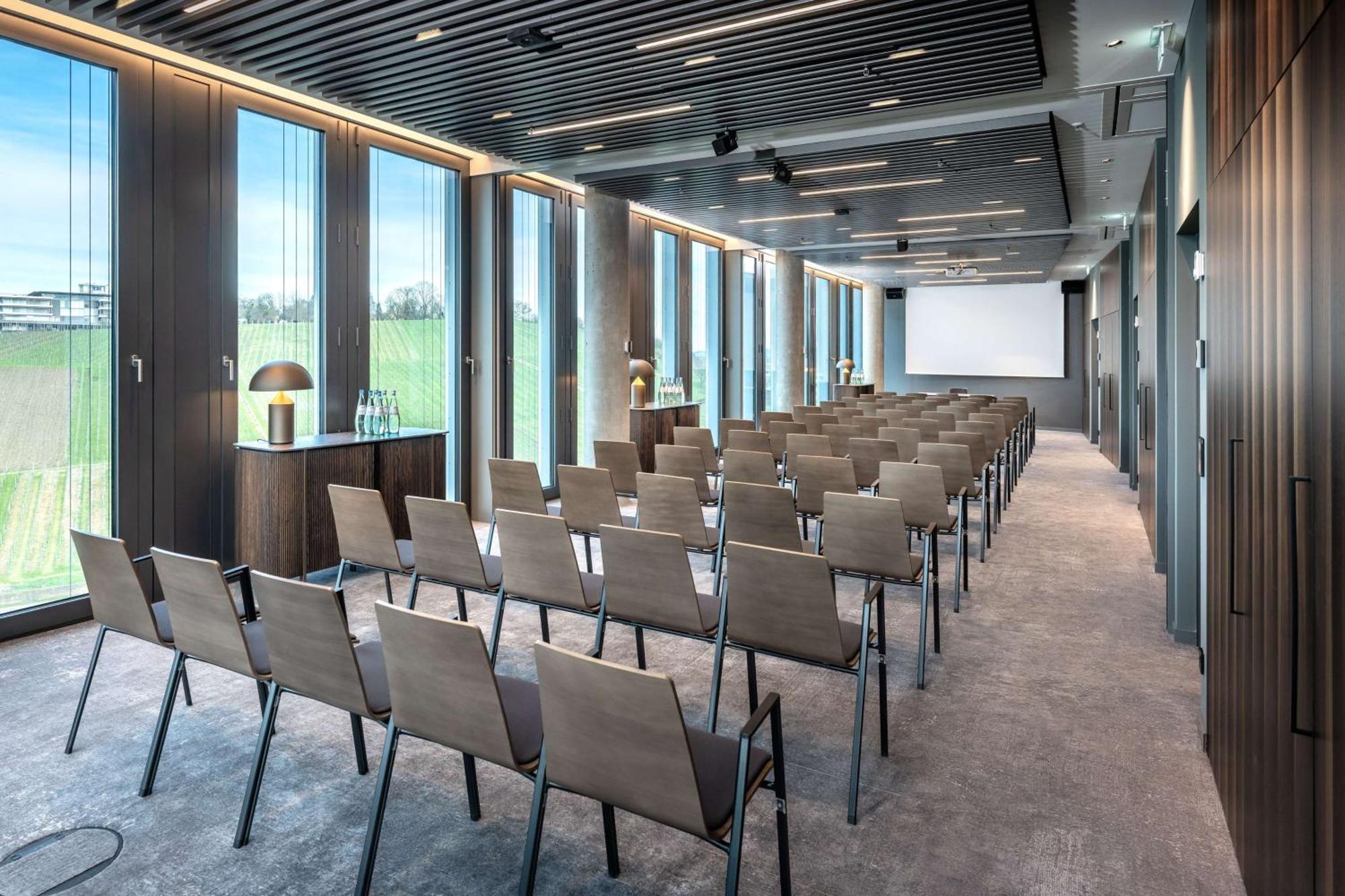 Radisson Blu Hotel At Porsche Design Tower Stoccarda Esterno foto