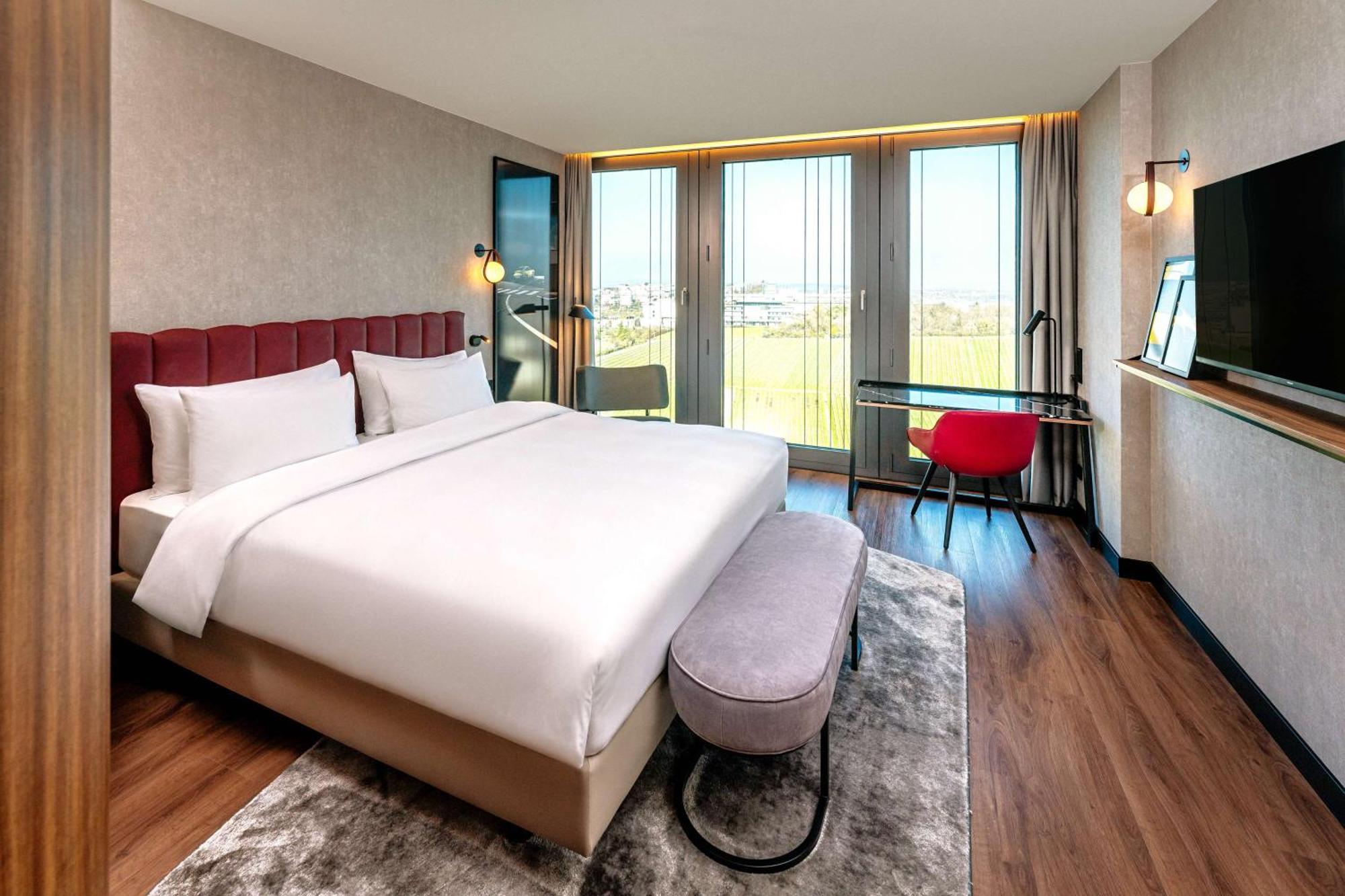 Radisson Blu Hotel At Porsche Design Tower Stoccarda Esterno foto
