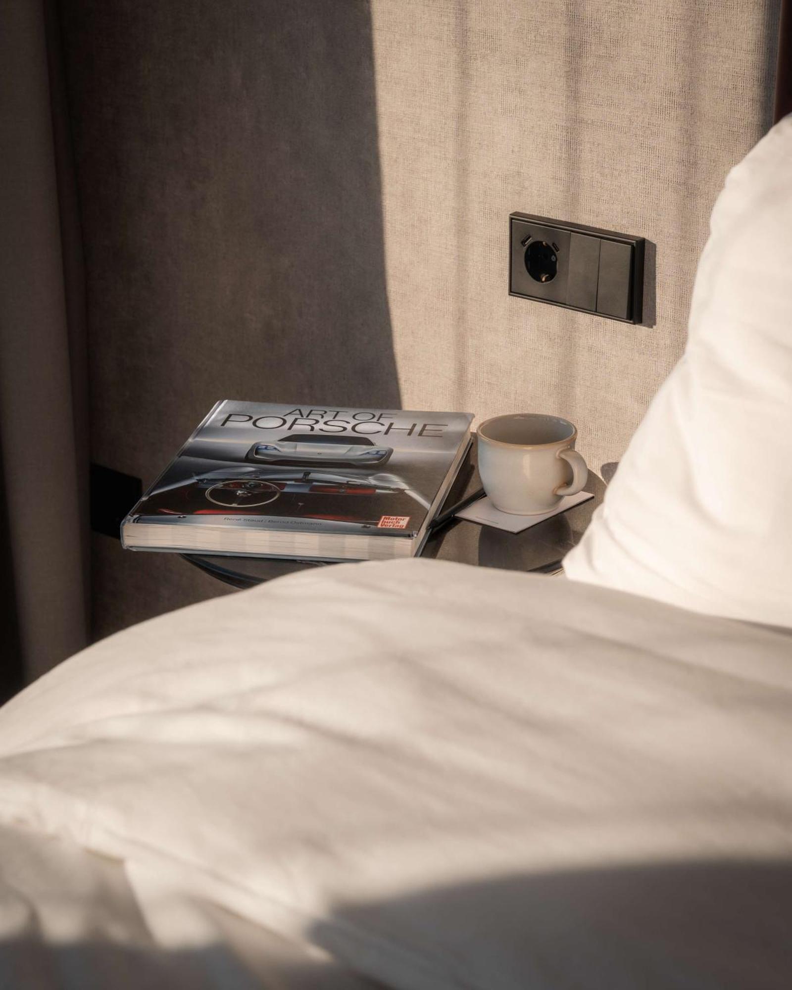 Radisson Blu Hotel At Porsche Design Tower Stoccarda Esterno foto