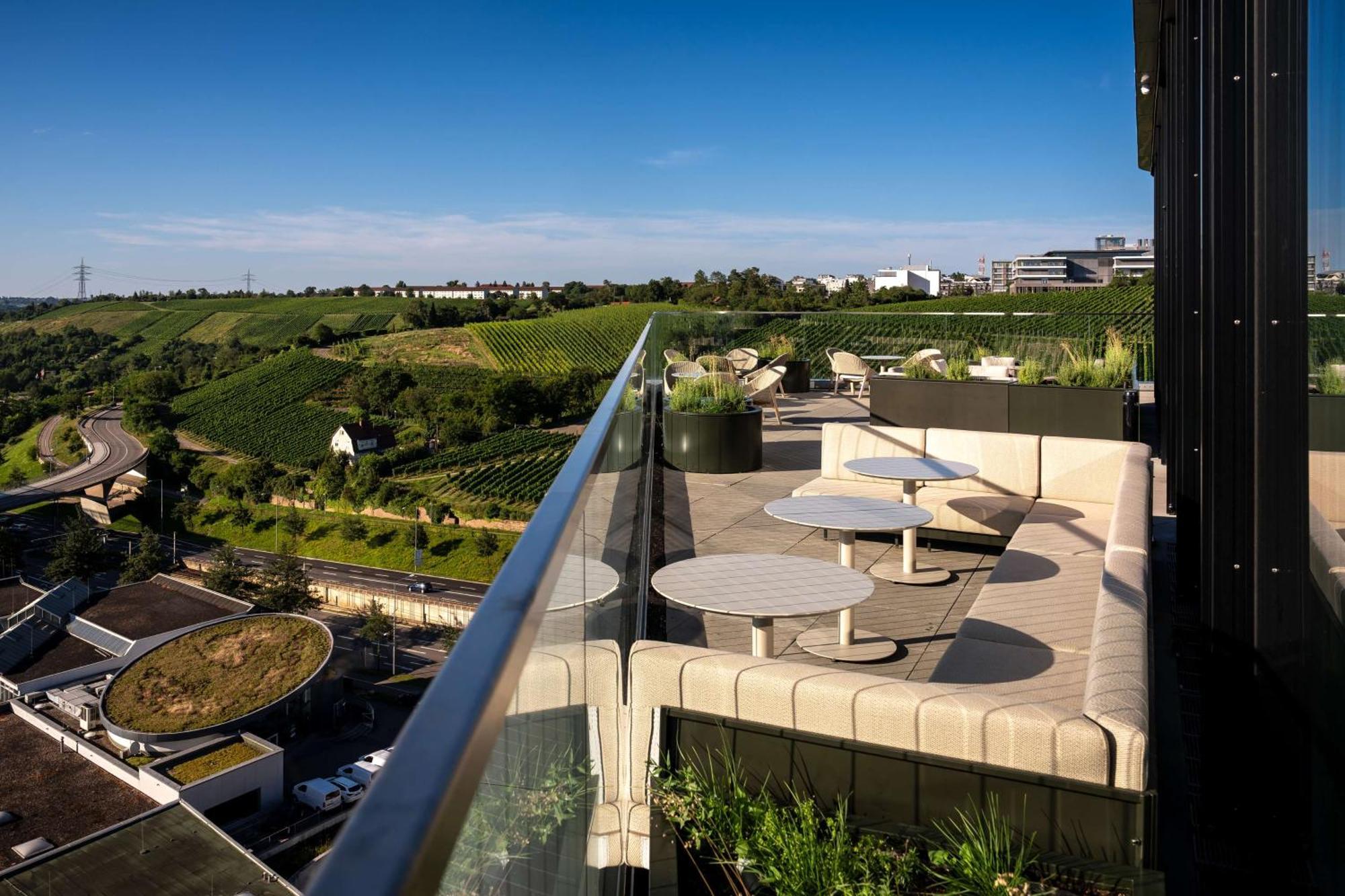 Radisson Blu Hotel At Porsche Design Tower Stoccarda Esterno foto