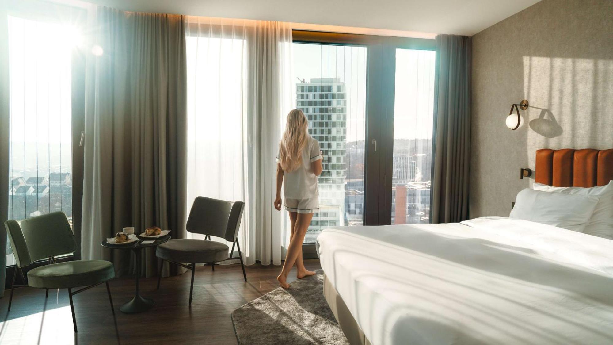 Radisson Blu Hotel At Porsche Design Tower Stoccarda Esterno foto