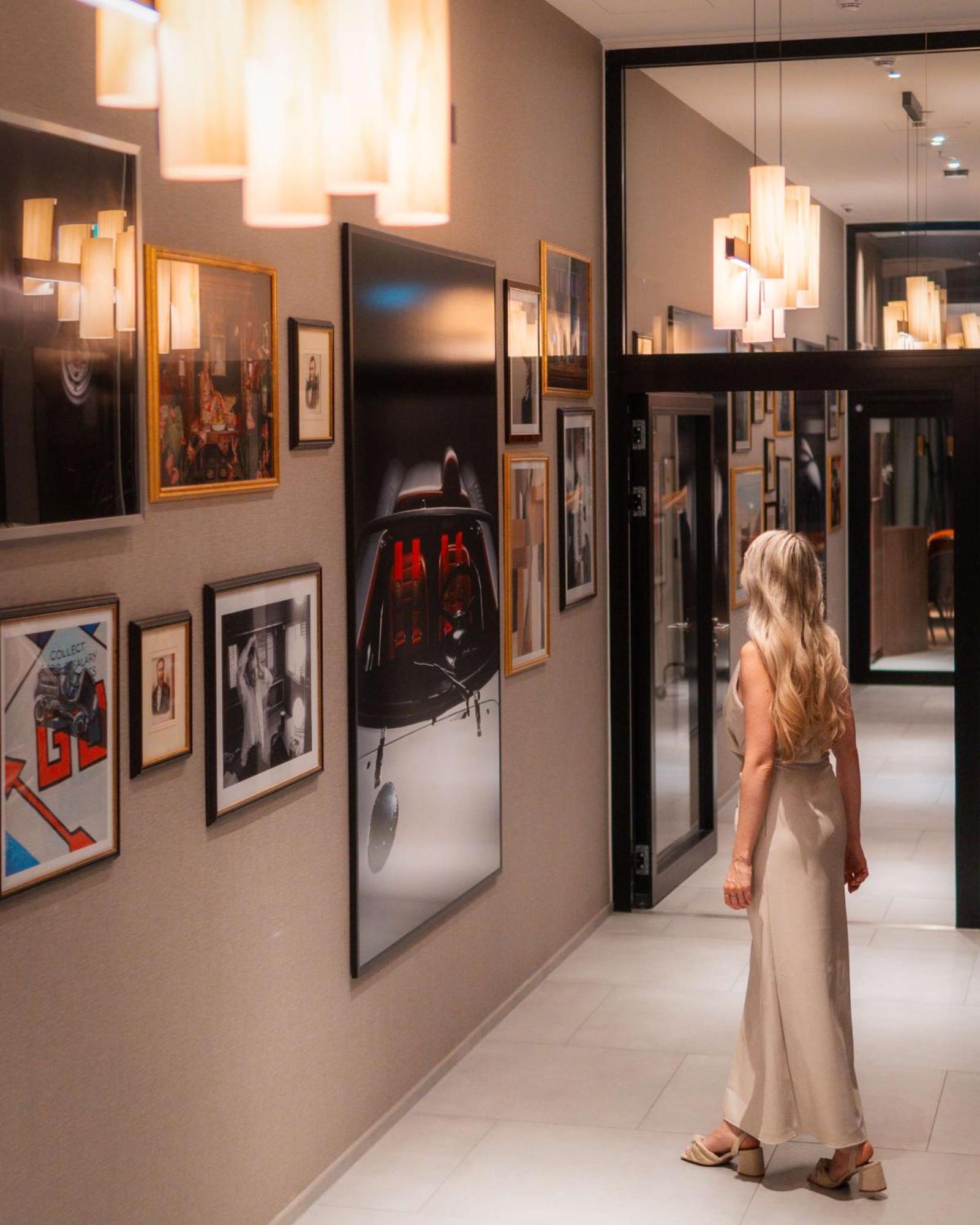 Radisson Blu Hotel At Porsche Design Tower Stoccarda Esterno foto