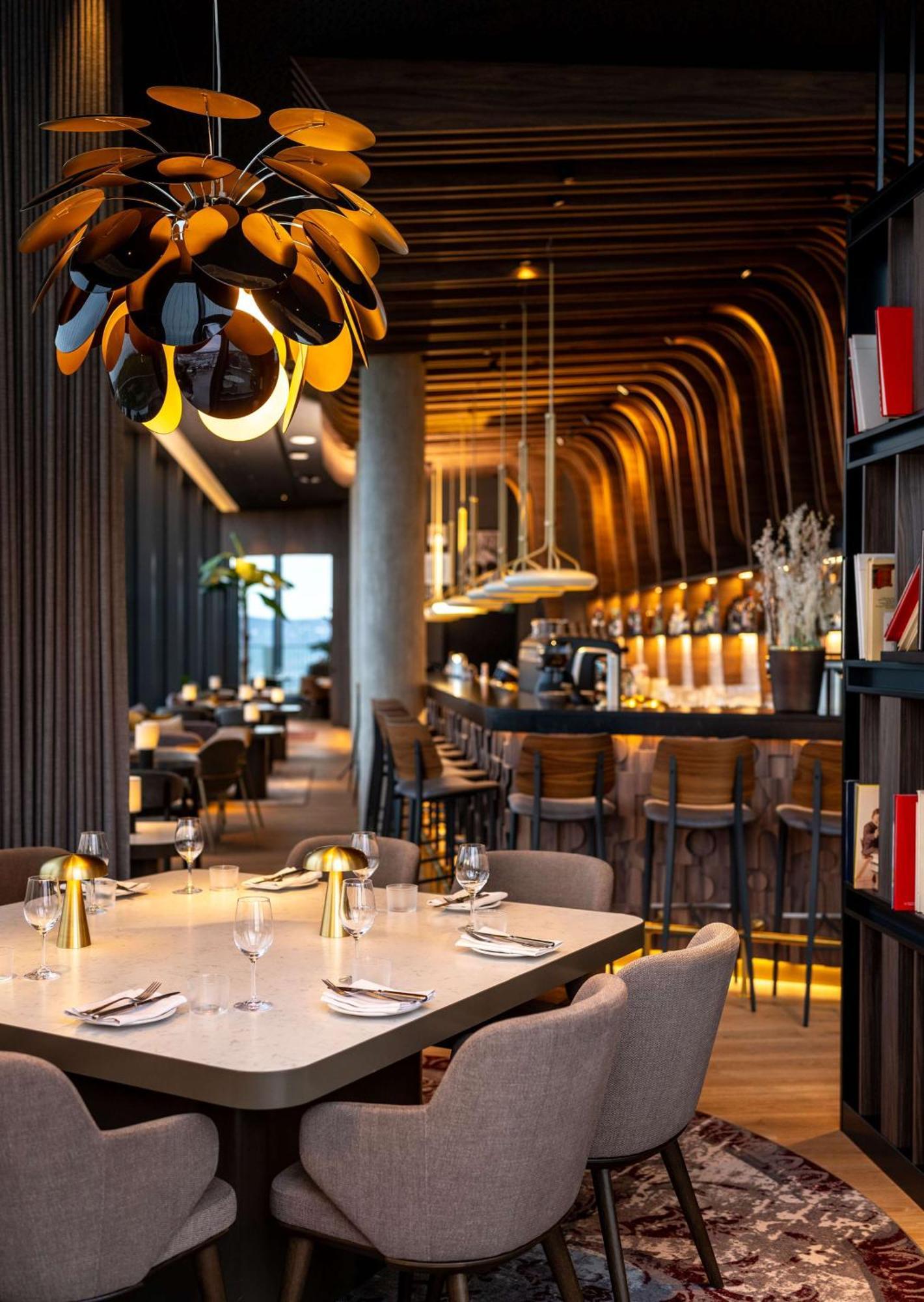 Radisson Blu Hotel At Porsche Design Tower Stoccarda Esterno foto
