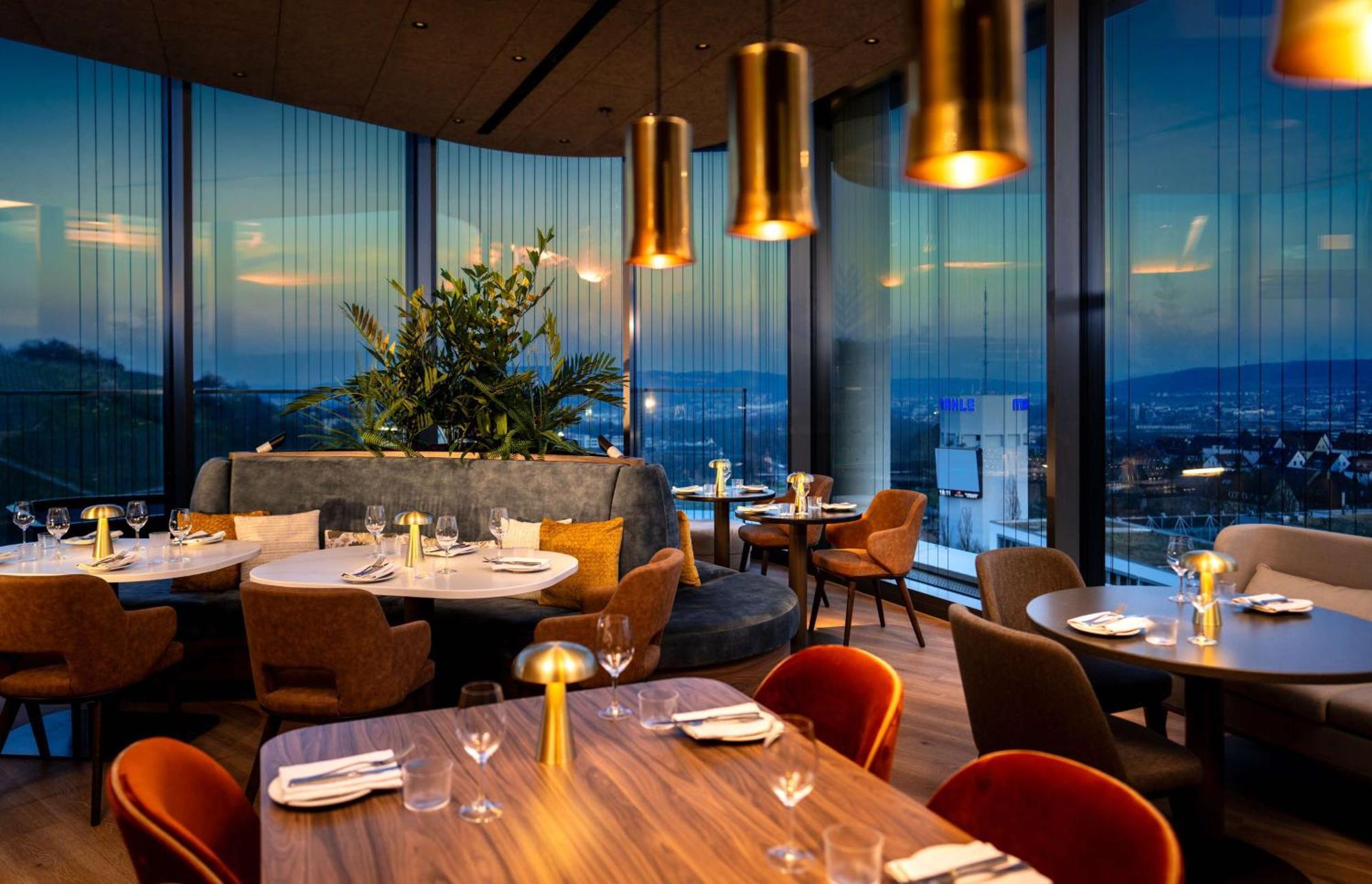 Radisson Blu Hotel At Porsche Design Tower Stoccarda Esterno foto