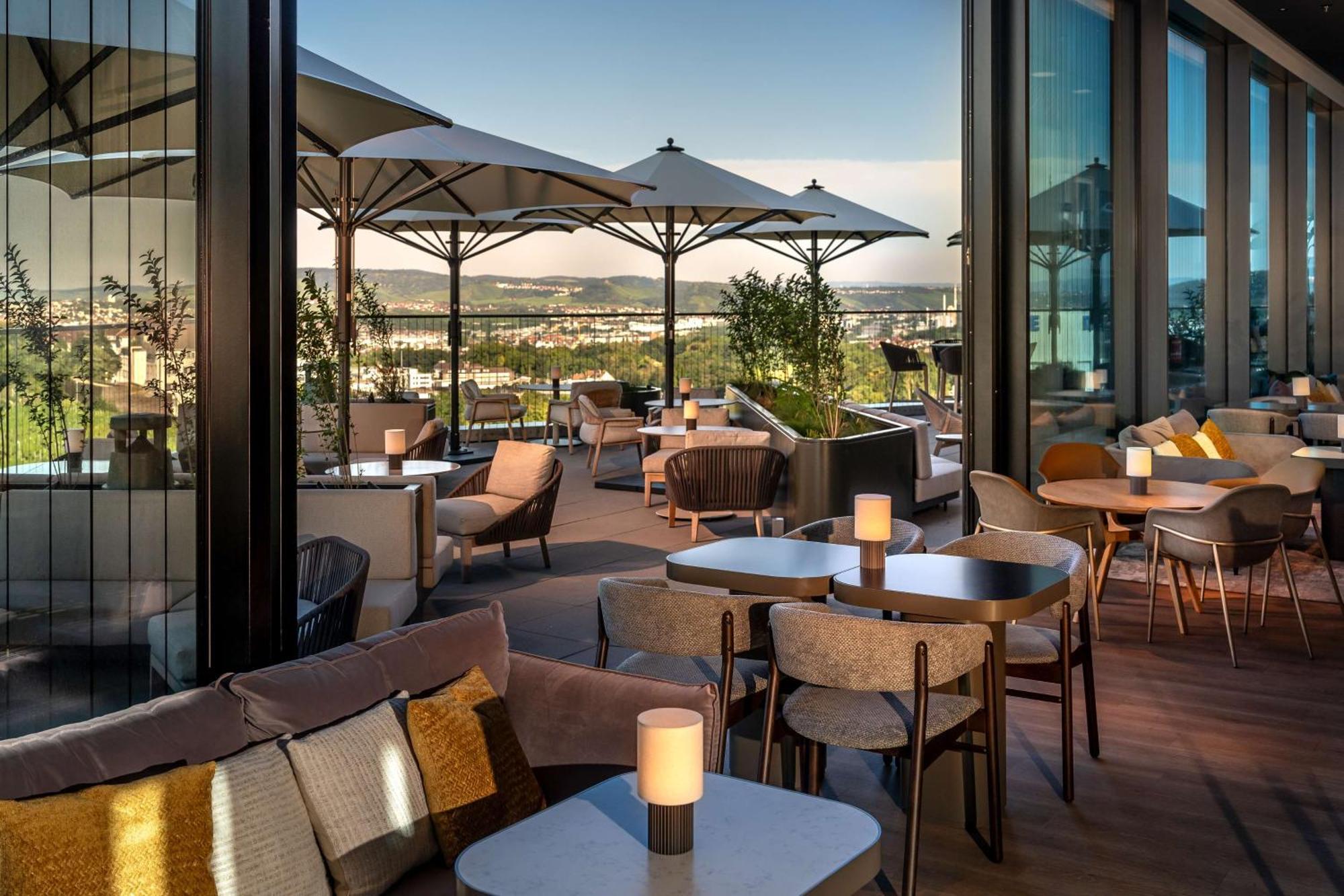 Radisson Blu Hotel At Porsche Design Tower Stoccarda Esterno foto
