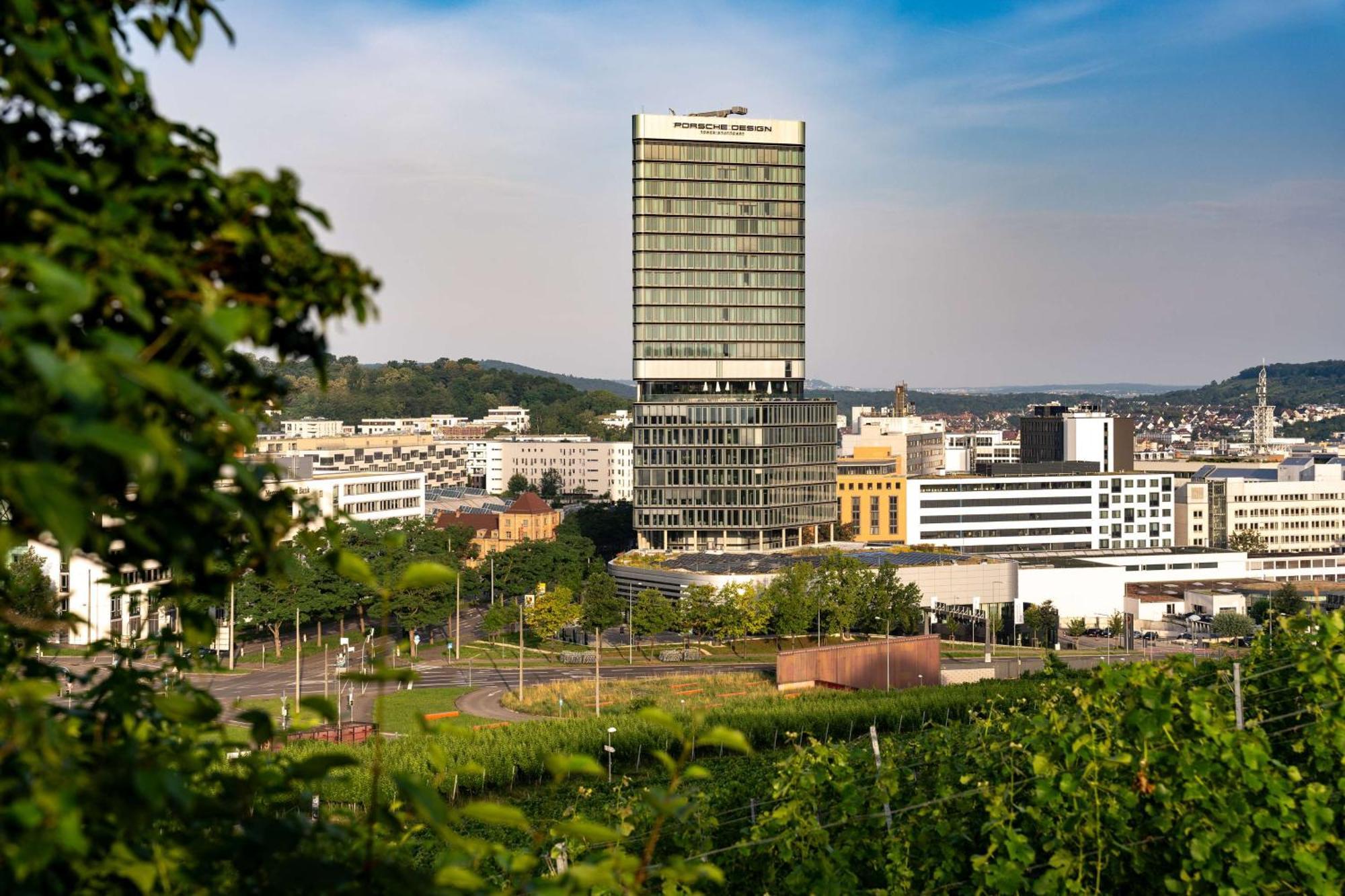 Radisson Blu Hotel At Porsche Design Tower Stoccarda Esterno foto