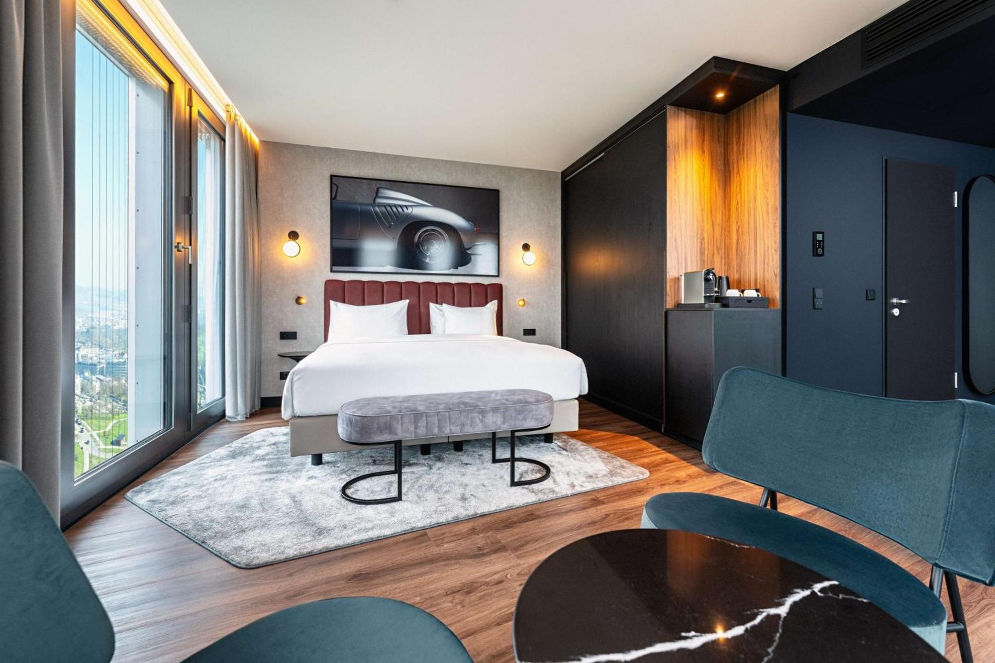 Radisson Blu Hotel At Porsche Design Tower Stoccarda Esterno foto