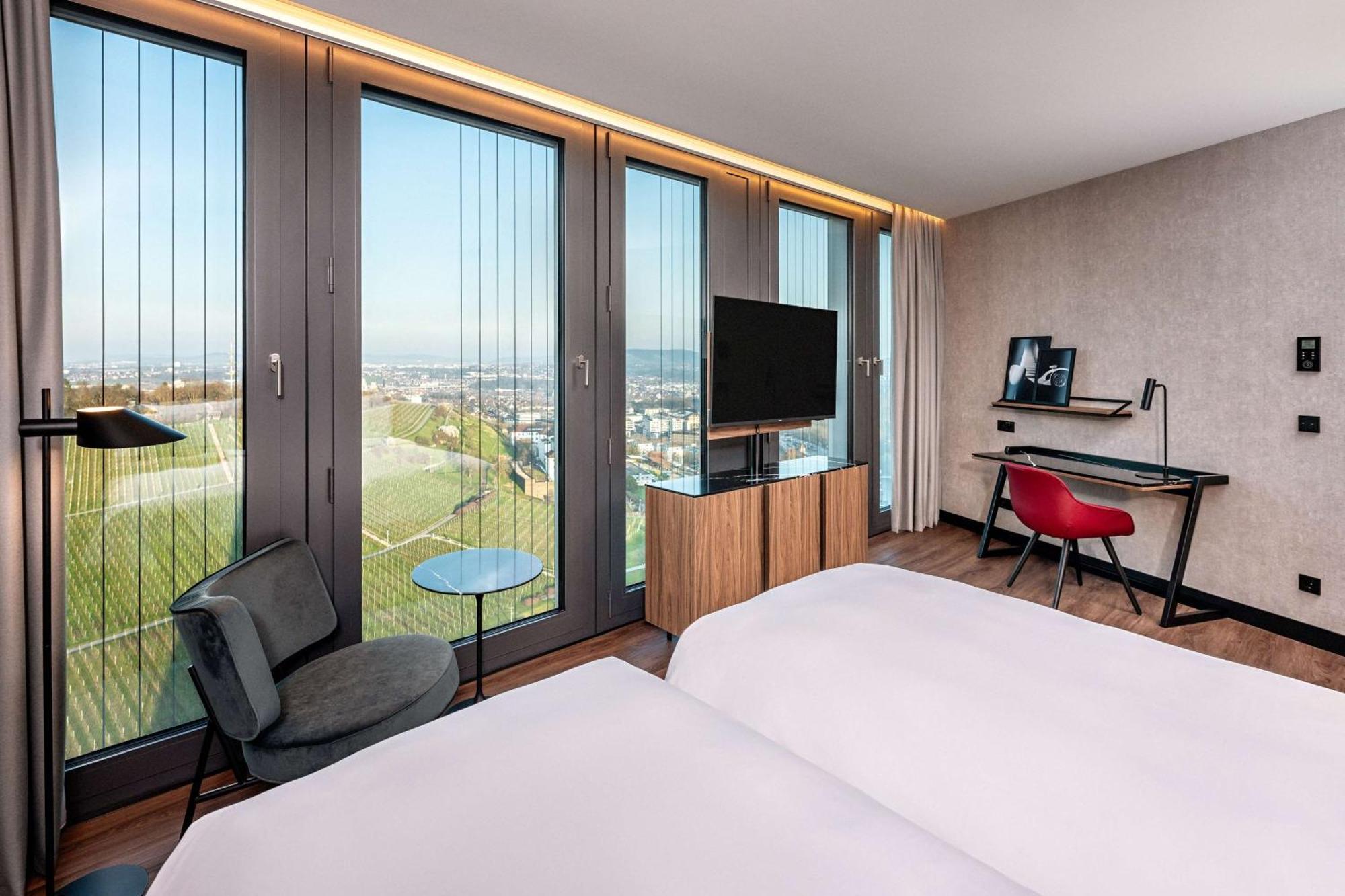 Radisson Blu Hotel At Porsche Design Tower Stoccarda Esterno foto