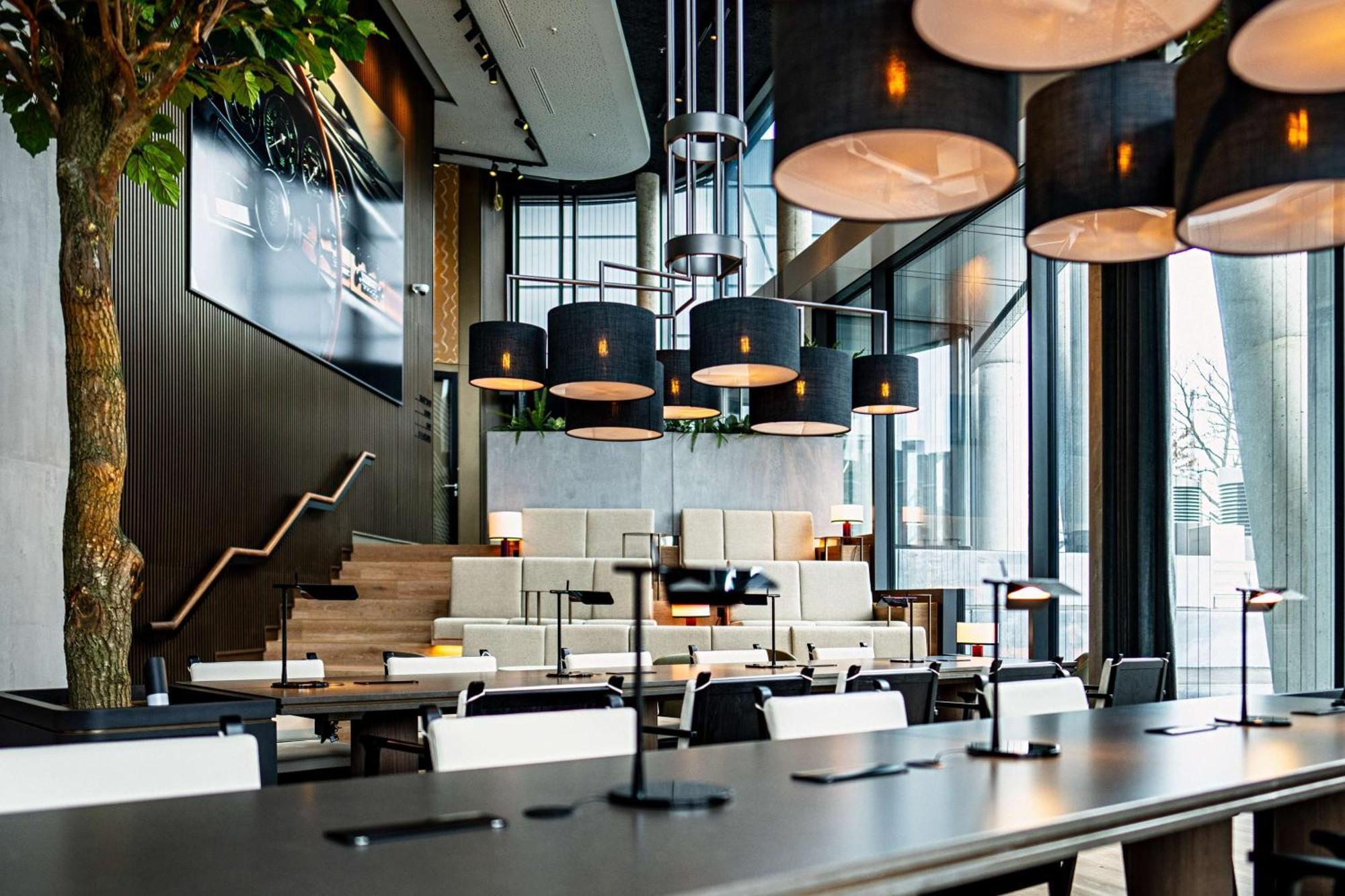 Radisson Blu Hotel At Porsche Design Tower Stoccarda Esterno foto