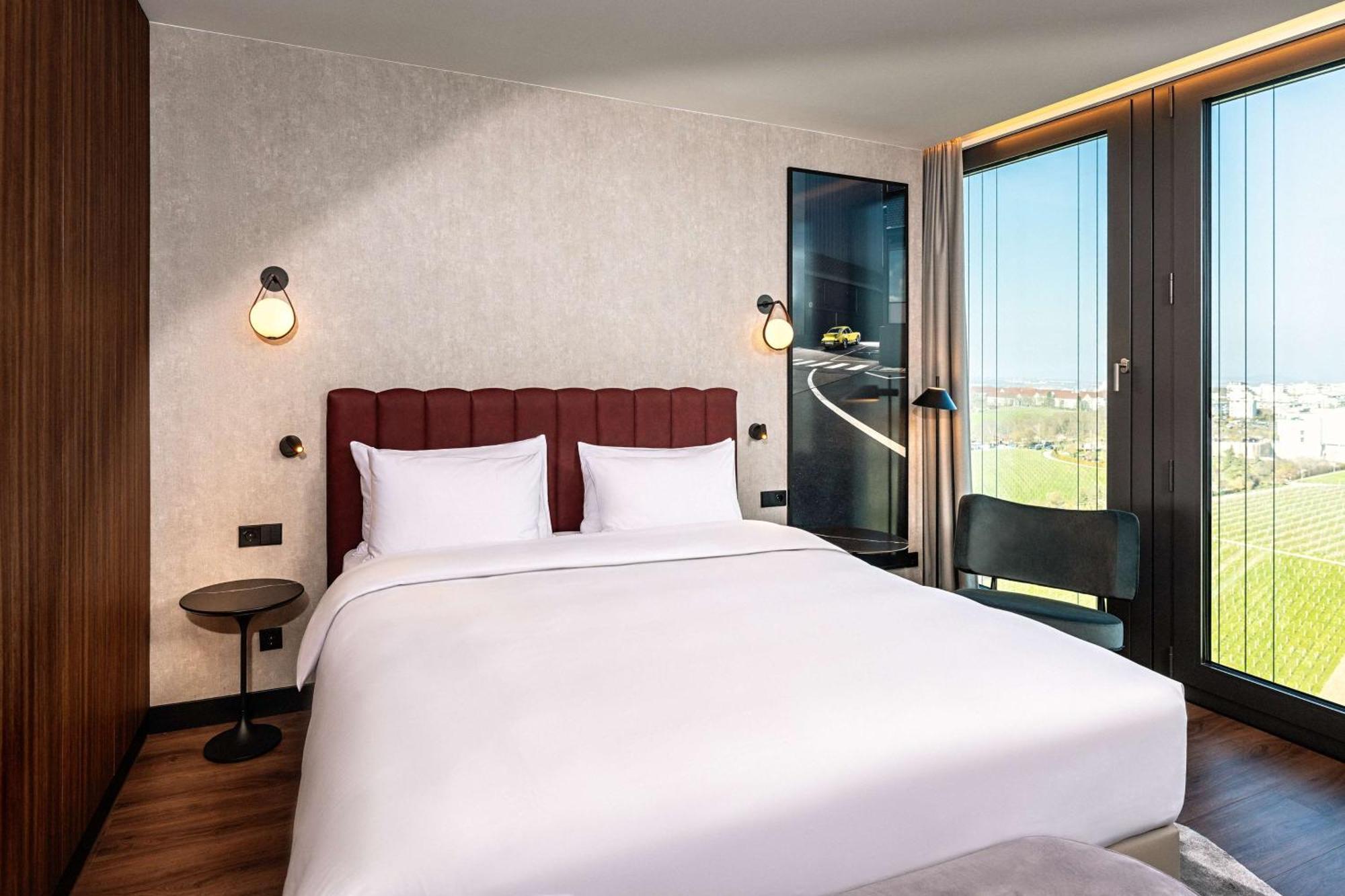 Radisson Blu Hotel At Porsche Design Tower Stoccarda Esterno foto
