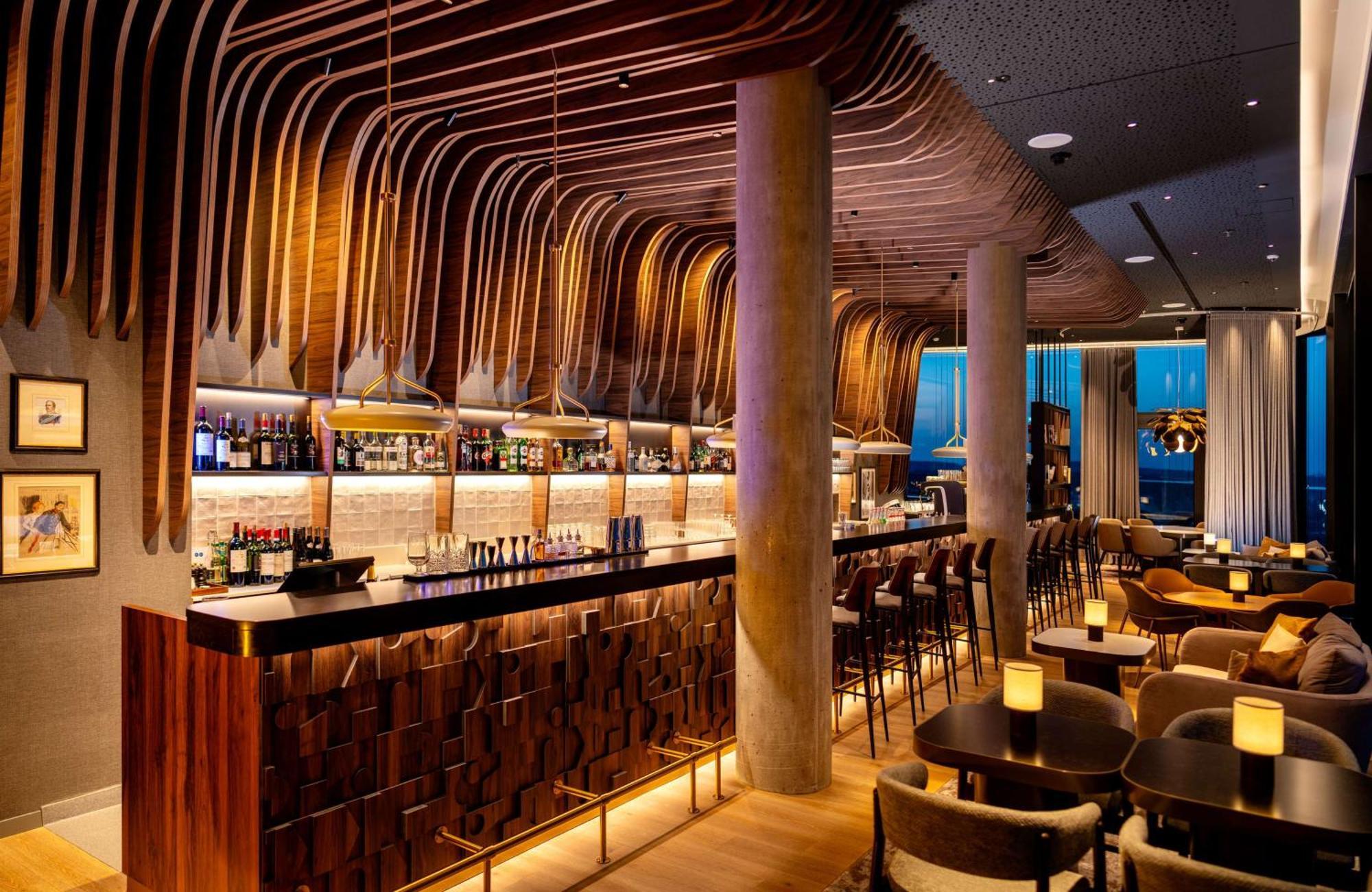 Radisson Blu Hotel At Porsche Design Tower Stoccarda Esterno foto