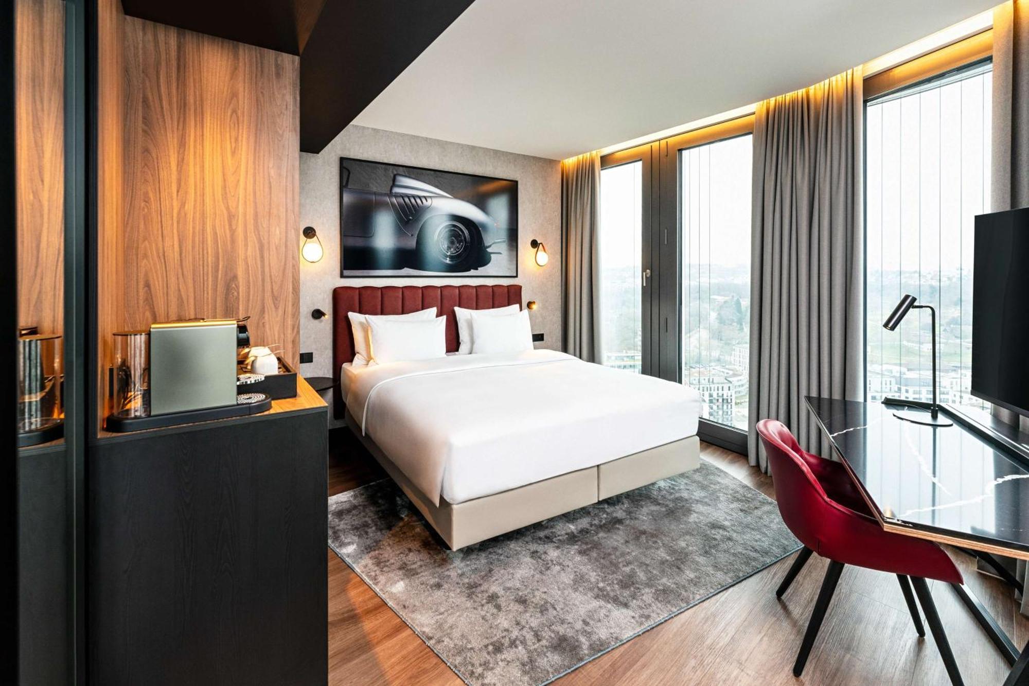 Radisson Blu Hotel At Porsche Design Tower Stoccarda Esterno foto