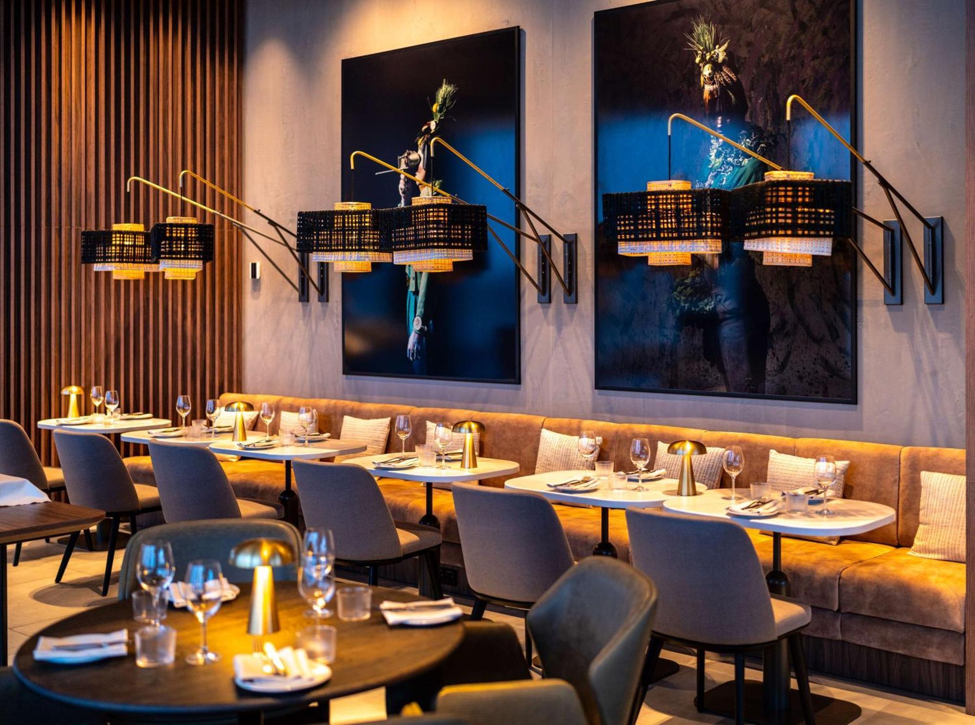 Radisson Blu Hotel At Porsche Design Tower Stoccarda Esterno foto