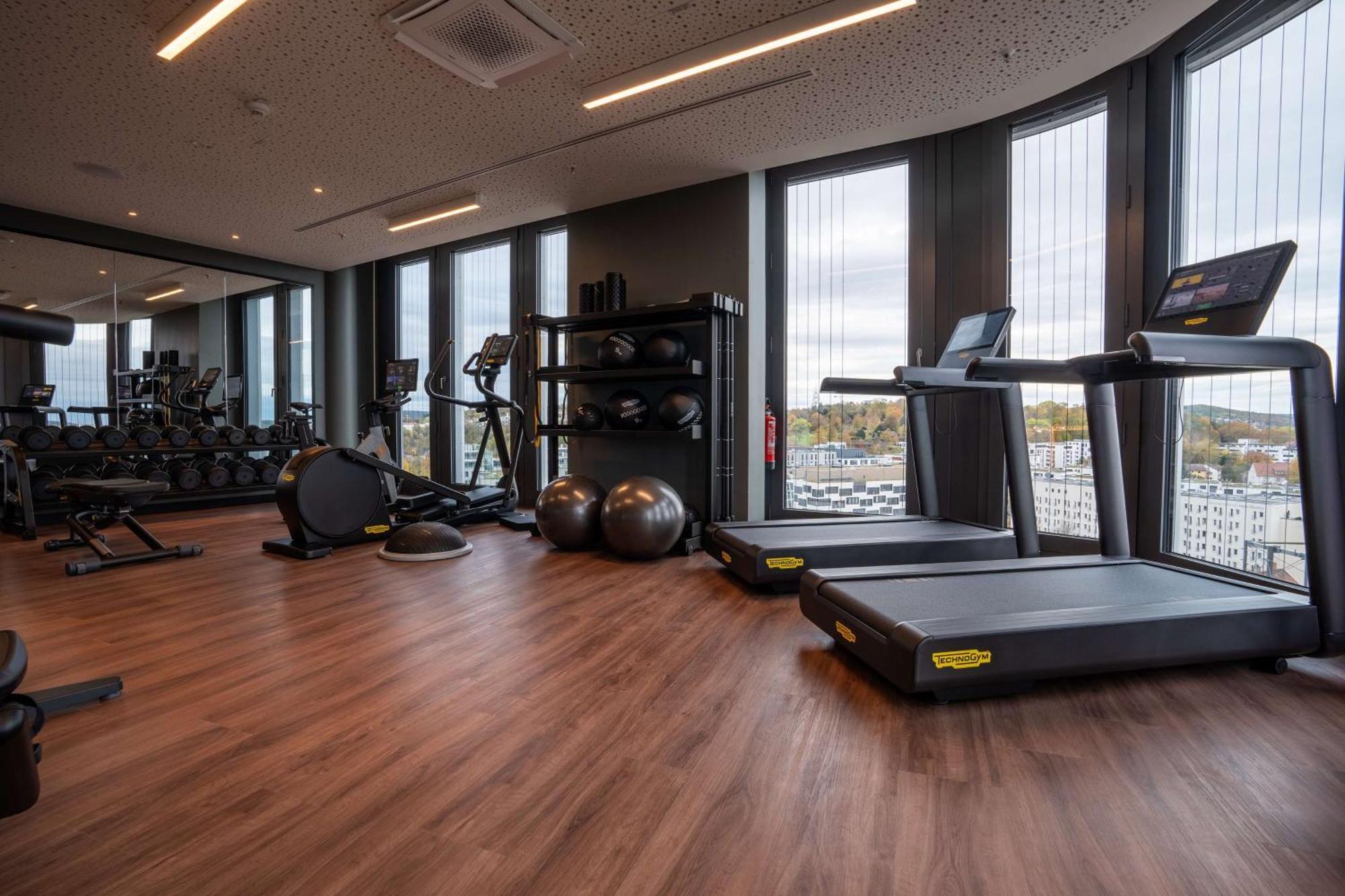Radisson Blu Hotel At Porsche Design Tower Stoccarda Esterno foto