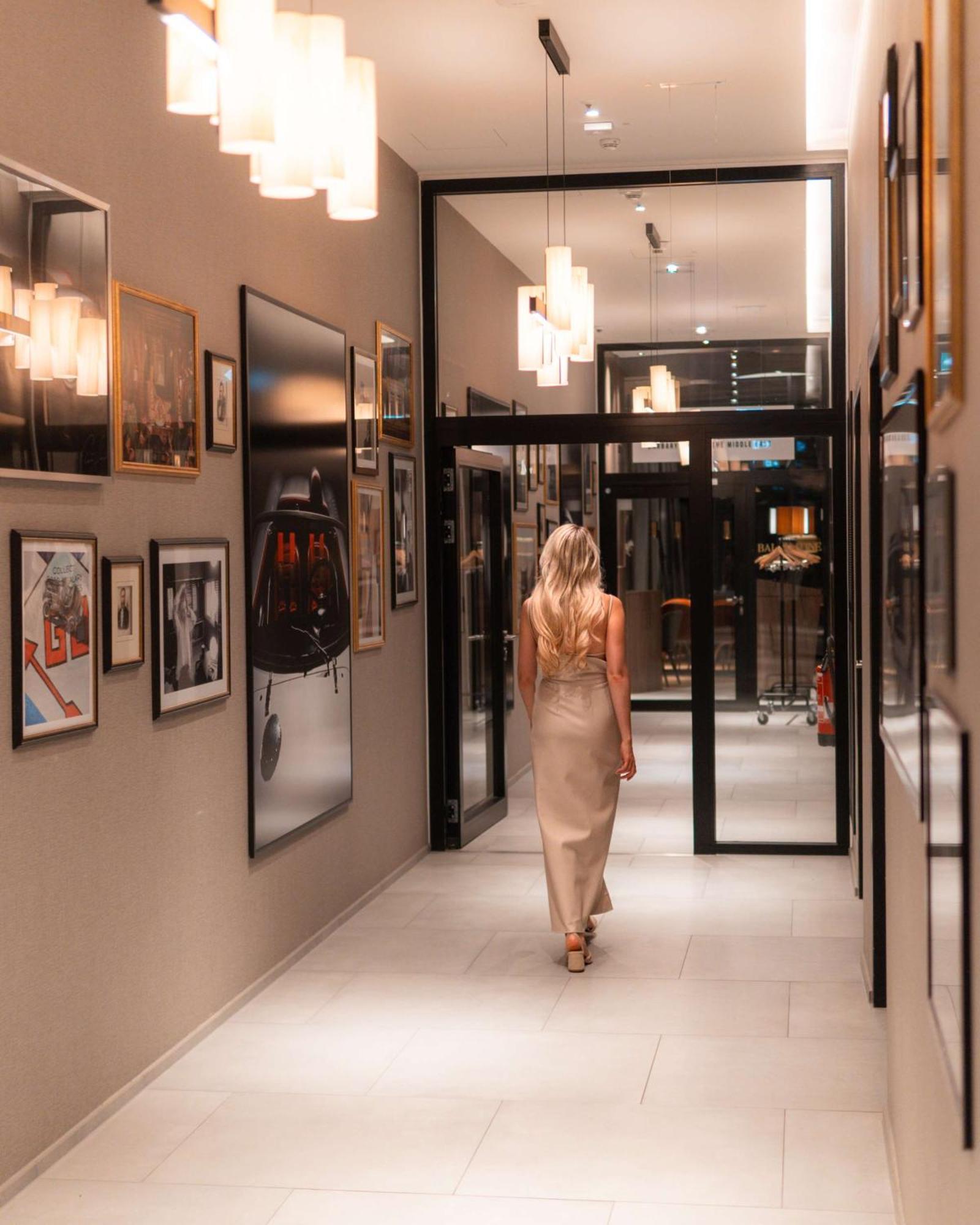 Radisson Blu Hotel At Porsche Design Tower Stoccarda Esterno foto